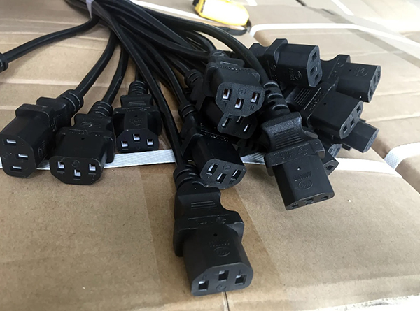 中国/国标GB2099插头配IEC 60320 C13品字尾 中国/国标GB2099插头配IEC 60320 C13品字尾